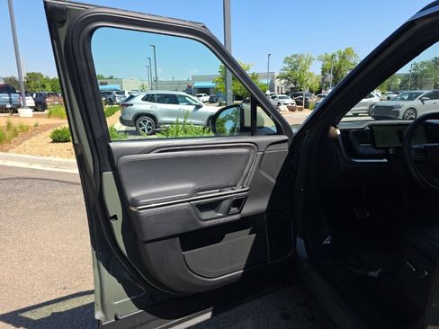 Used 2022 Rivian R1S Launch Edition AWD/4WD image 9