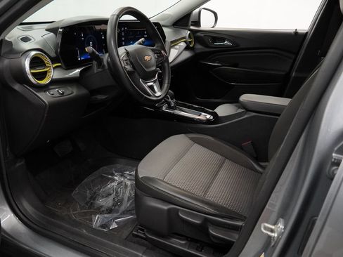 Used 2024 Chevrolet Trax LT w/ Driver Confidence Package FWD image 11