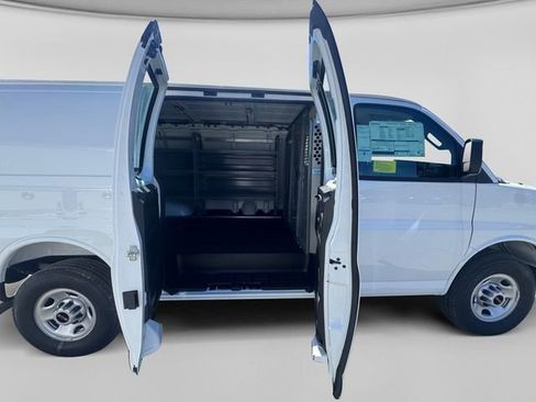 New 2026 GMC Savana 2500 w/ Driver Convenience Package RWD image 23