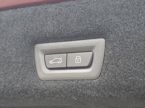 Certified 2023 BMW 760i xDrive w/ Executive Package image 28