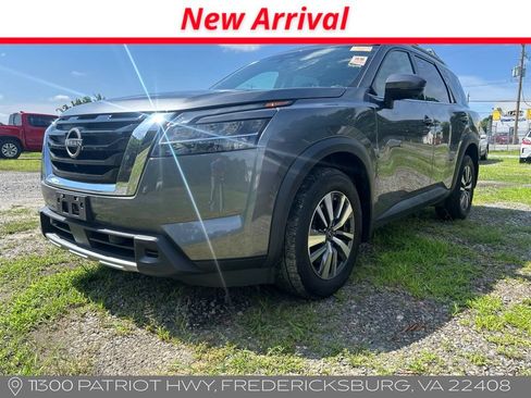 Used 2023 Nissan Pathfinder SL AWD/4WD image 1