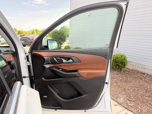 Used 2018 Chevrolet Traverse High Country AWD/4WD image 25