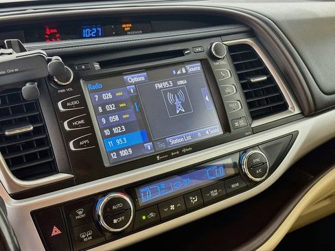 Used 2017 Toyota Highlander XLE AWD/4WD image 15