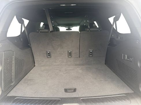 Used 2022 Chevrolet Suburban LT w/ Luxury Package image 21