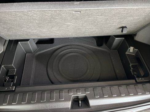 Used 2021 Chevrolet Equinox Premier w/ Redline Edition FWD image 9