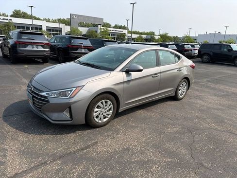 Used 2020 Hyundai Elantra SE FWD image 2