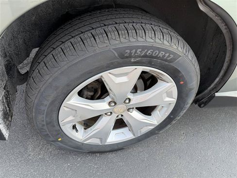 Used 2015 Subaru Forester 2.5i Premium w/ All-Weather Package AWD/4WD image 16