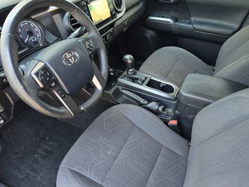 Used 2017 Toyota Tacoma TRD Off-Road w/ Tow Package (A/T) AWD/4WD image 10