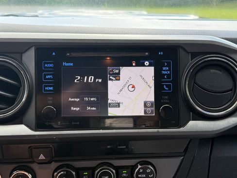 Used 2017 Toyota Tacoma TRD Sport w/ Tow Package (A/T) AWD/4WD image 15