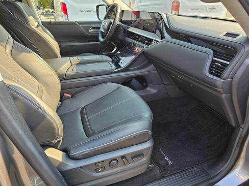 Used 2025 INFINITI QX80 Sensory AWD/4WD image 11