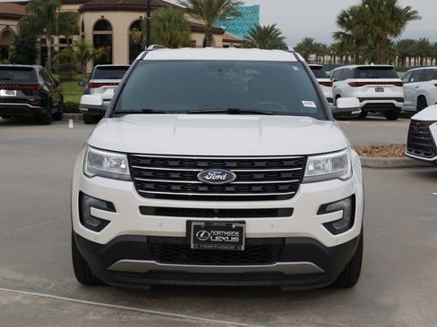 Used 2017 Ford Explorer Limited image 2