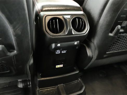 Certified 2022 Jeep Wrangler Unlimited Rubicon w/ Cold Weather Group image 25