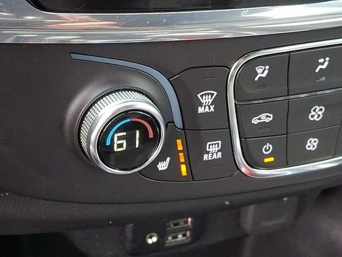 Used 2022 Chevrolet Traverse RS FWD image 19