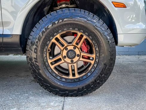 Used 2010 Porsche Cayenne AWD/4WD image 13
