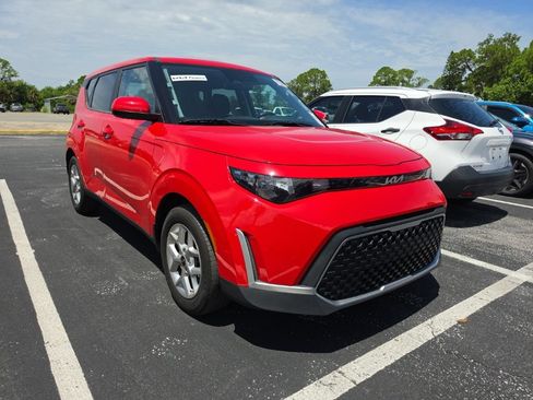 Certified 2024 Kia Soul LX w/ Option Group 015 FWD image 3