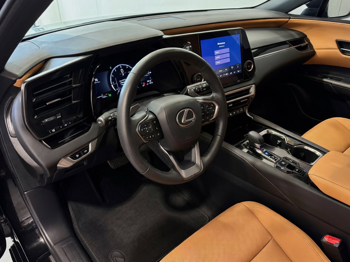 Used 2025 Lexus RX 350 FWD w/ Technology Package image 7