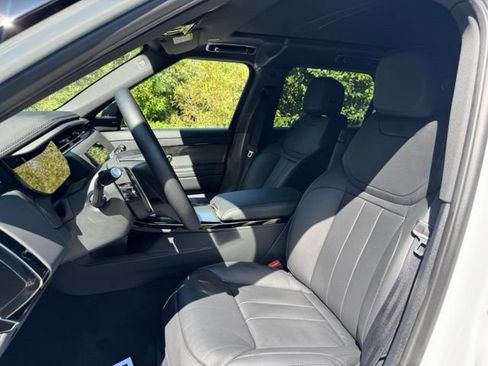 Used 2025 Land Rover Range Rover Sport AWD/4WD image 10