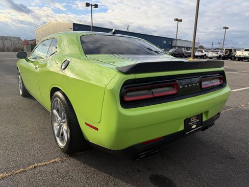 Used 2015 Dodge Challenger R/T image 5