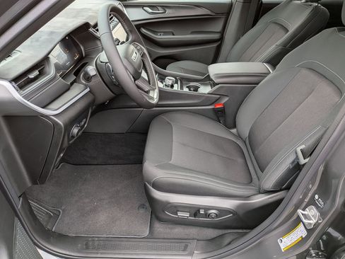 New 2025 Jeep Grand Cherokee Laredo X image 10