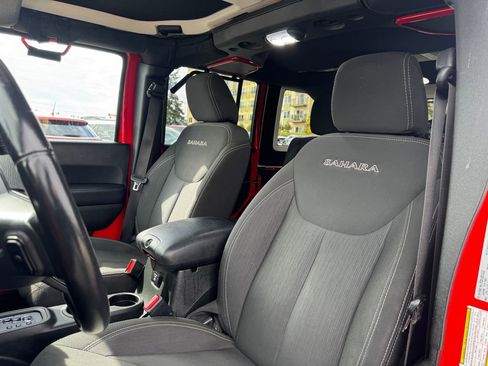 Used 2016 Jeep Wrangler Unlimited Sahara w/ Connectivity Group AWD/4WD image 20