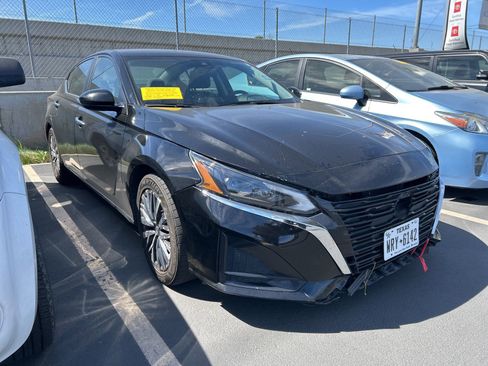 Used 2023 Nissan Altima 2.5 SV image 1