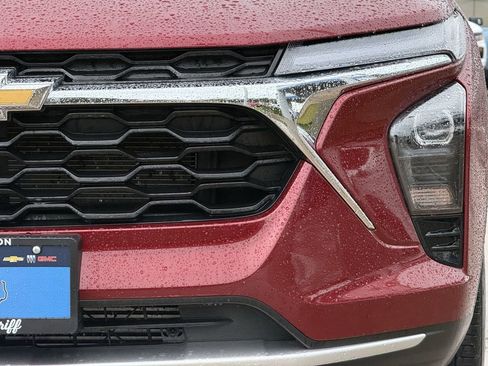 Used 2025 Chevrolet Trax LT w/ LT Convenience Package FWD image 8