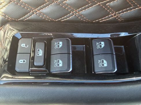 Used 2023 Jeep Grand Cherokee Summit AWD/4WD image 13