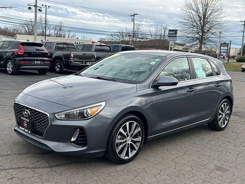 Used 2018 Hyundai Elantra GT FWD image 2
