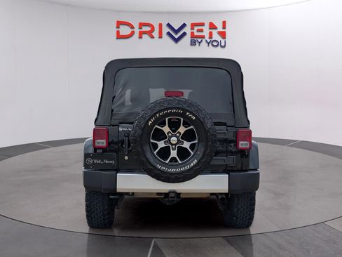 Used 2015 Jeep Wrangler Unlimited Sahara w/ Connectivity Group image 5