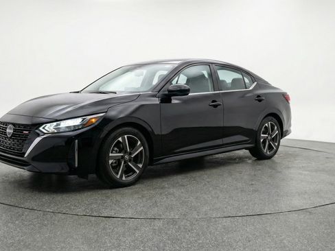 Used 2025 Nissan Sentra SV image 3