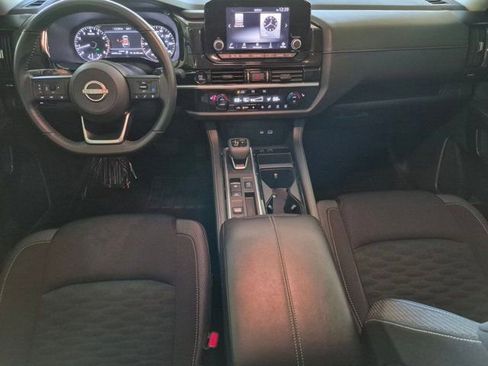 Used 2025 Nissan Pathfinder SV FWD image 14