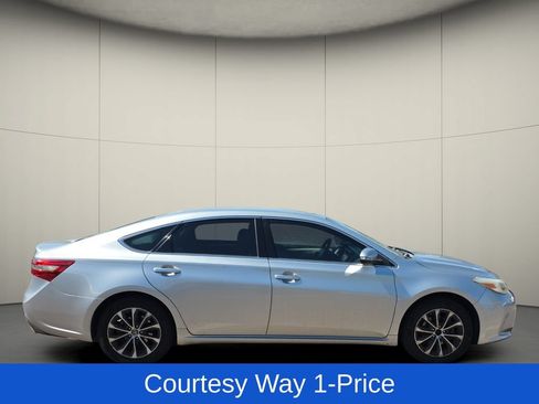 Used 2018 Toyota Avalon XLE w/ All Weather Liner Package FWD image 11