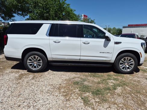 Used 2025 GMC Yukon XL Denali image 5