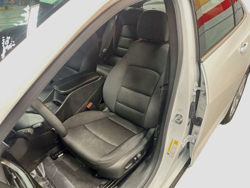 Used 2025 Chevrolet Malibu LT FWD image 19