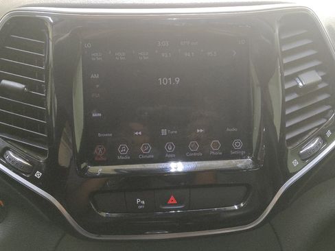 Used 2019 Jeep Cherokee Limited FWD image 25
