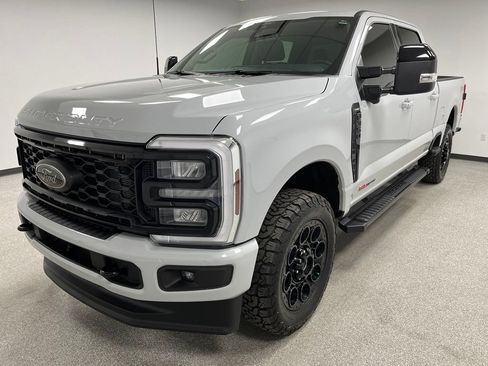 Used 2026 Ford F350 Lariat w/ Black Appearance Package AWD/4WD image 4