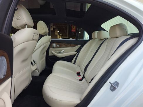 Used 2018 Mercedes-Benz E 400 4MATIC Sedan w/ Premium 1 Package image 27