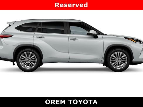 New 2026 Toyota Highlander Platinum image 12