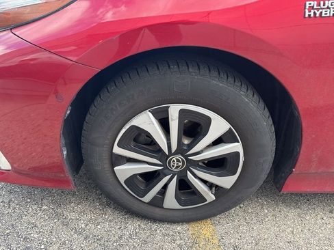 Used 2017 Toyota Prius Prime Advanced FWD image 11