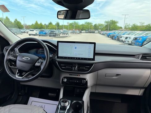 Used 2023 Ford Escape Platinum w/ Premium Technology Package AWD/4WD image 40