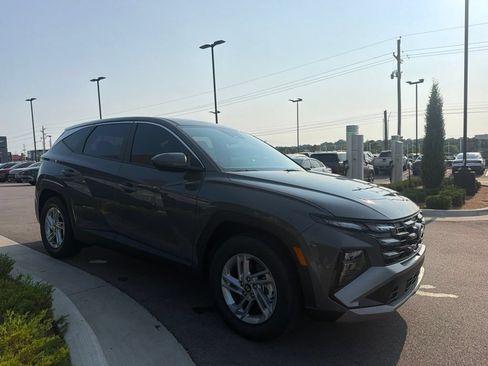Certified 2026 Hyundai Tucson SE FWD image 3