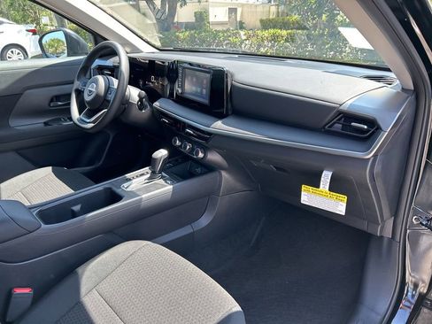 New 2025 Nissan Kicks S image 33