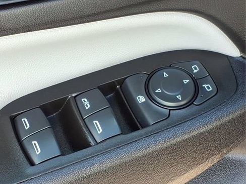 Used 2024 Chevrolet Equinox LS w/ LS Convenience Package FWD image 16