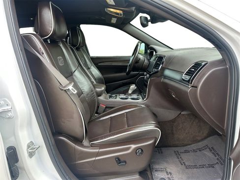 Used 2019 Jeep Grand Cherokee Overland image 17