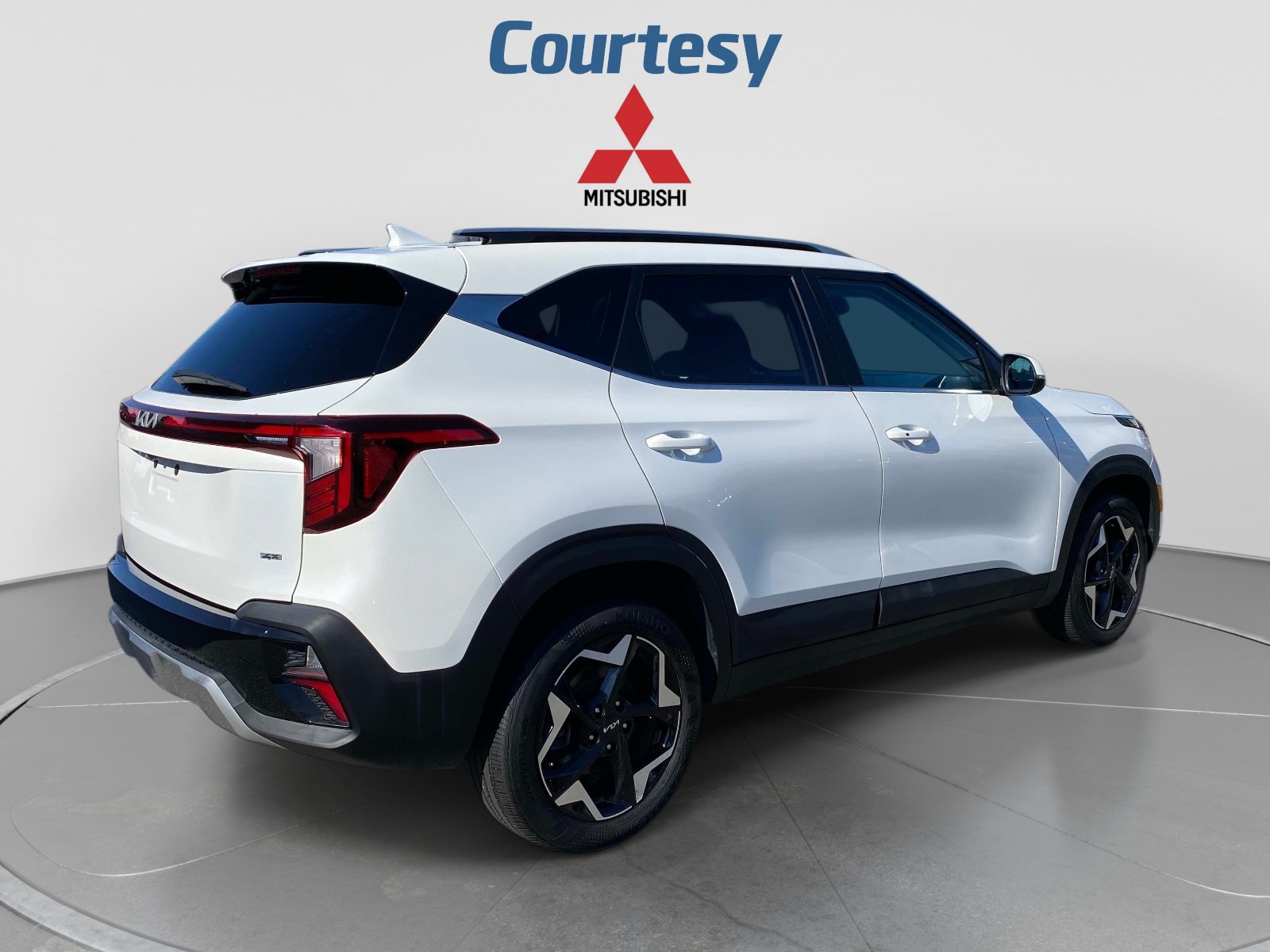 Used 2024 Kia Seltos EX AWD/4WD image 6