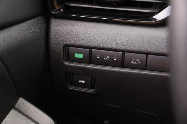Certified 2024 Nissan Sentra SV FWD image 20