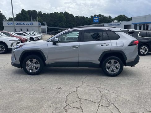 Used 2025 Toyota RAV4 XLE AWD/4WD image 2