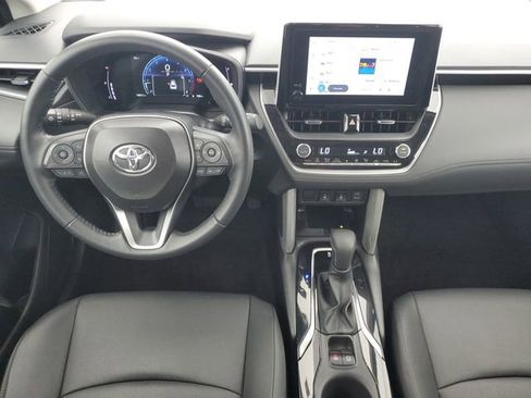 Used 2025 Toyota Corolla Cross XLE FWD image 16