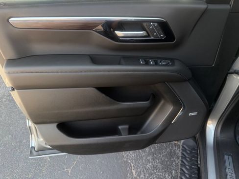 New 2026 Chevrolet Suburban Z71 w/ Z71 Off-Road Package AWD/4WD image 7