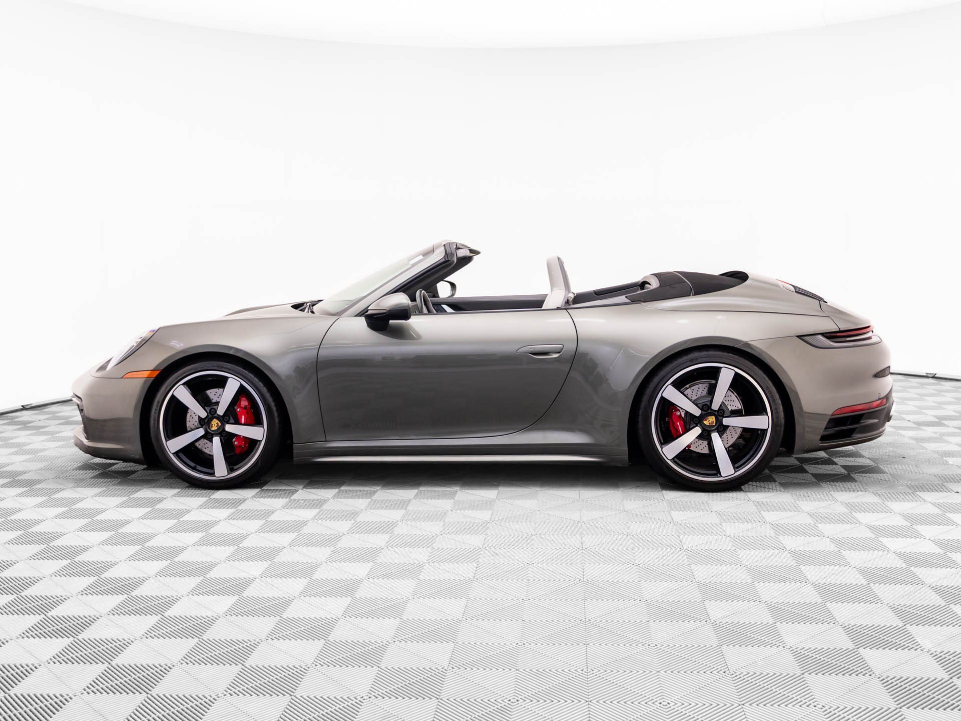 Certified 2020 Porsche 911 Carrera 4S AWD/4WD image 2